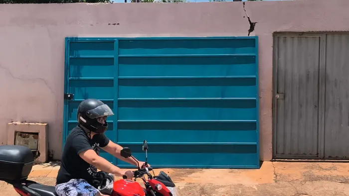 Portão 2.10x3.10 com portão social.