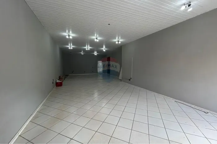 "Excelente Ponto Comercial na Vila Casa Branca"