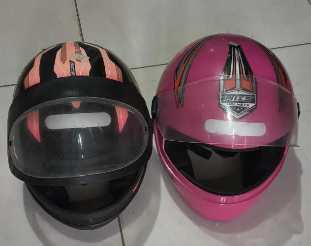 2 capacetes