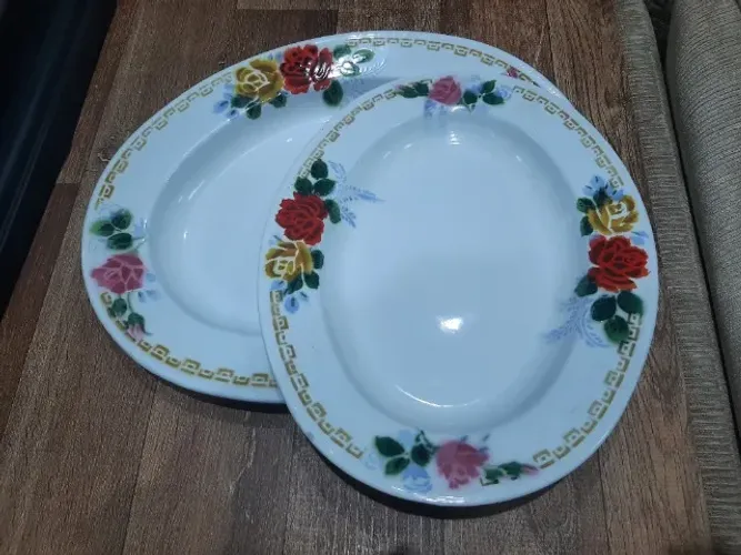 02 Travessas de ágata (ferro esmaltado). Medindo 40 e 35 cm - Vintage , nova ! YU-I BRAND