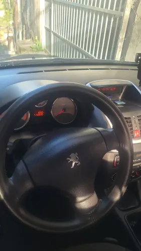 Peugeot 207 Sedan Passion XR 1.4 Flex 8V 4P 2013
