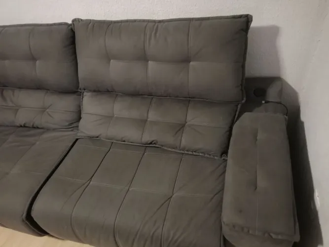 VENDO SOFÁ RETRÁTIL SEMI NOVO , ACEITO TROCA POR IPHONE