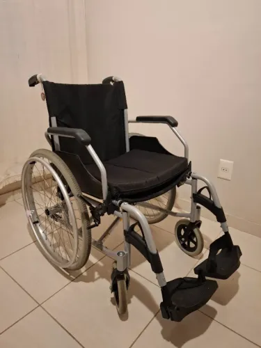 Cadeira de Rodas Dellamed D600 Seminova