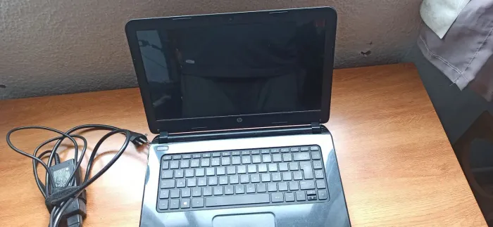 Notebook HP i5 para uso básico