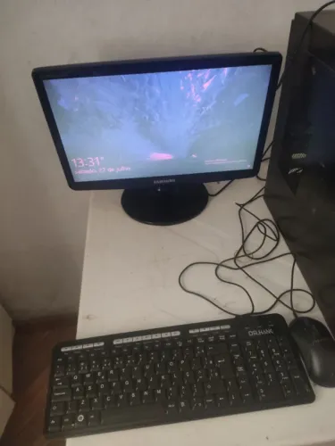 Computador antigo funcionando