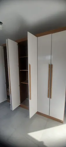 Doa-se guardar roupa usado