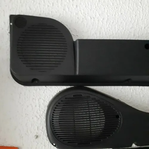 Porta treco. Para : Fiat Uno/ Pálio.  Com 2 e 4 portas.  Novo. Colocado.