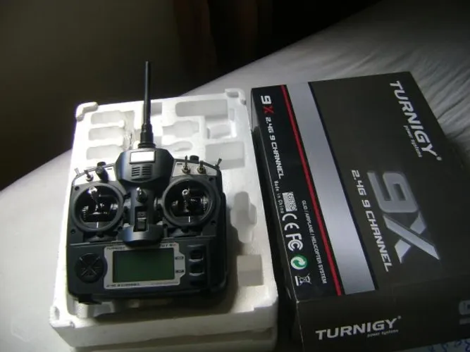 Radio Transmissor Turnigy 9x 2.4 GHz Radio - Modo 2 - Na caixa - Novo