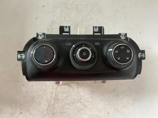 Painel de Comando de Ar-Condicionado Fiat Argo 2020