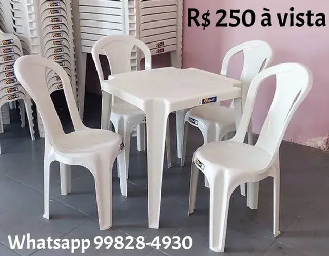 Conjunto Mesa e Cadeiras Plástico
