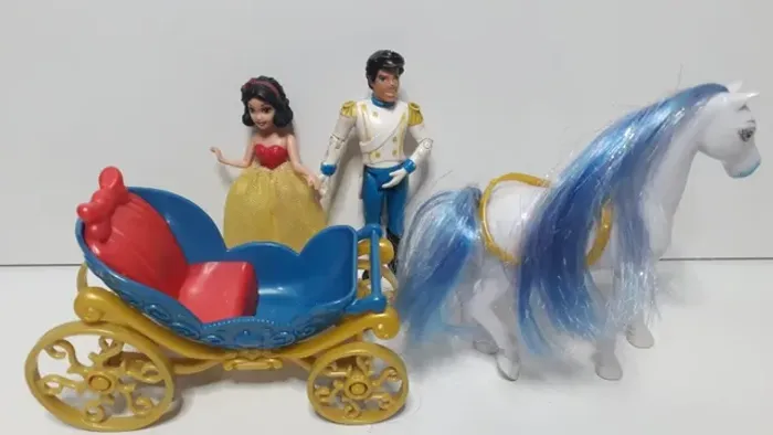 Barbie Collector -Disney Favorite Moment ano 2012 Princesa , princípe mais carruagem