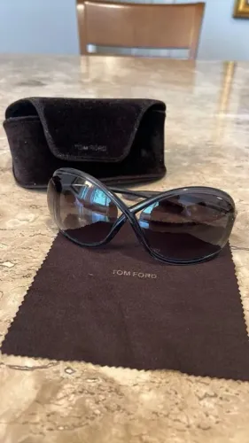 oculos tom ford whitney cinza, com case e lencinho, tamanho da lente 5,5 por 6,5 