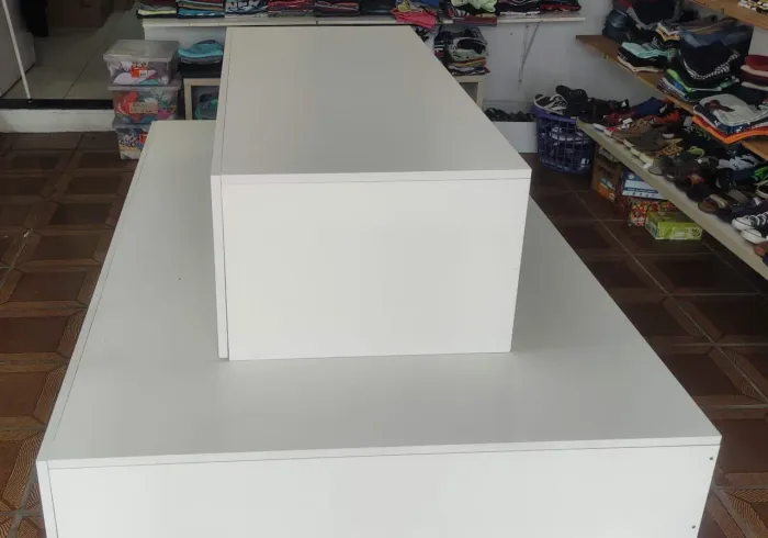 Expositor ilha MDF branco