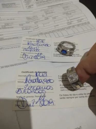 Vendo dois anéis de prata 950 com friso de ouro com zircônia