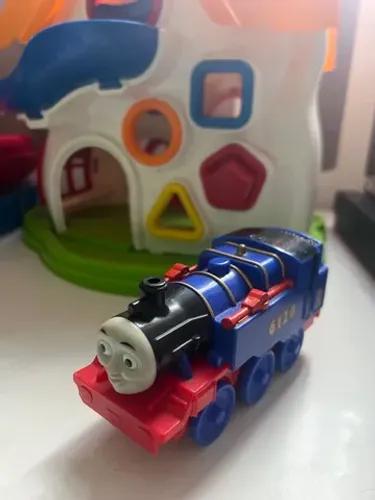 THOMAS (15cm)//CARROS (16cm)