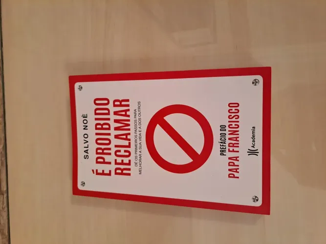 Livros semi novos.