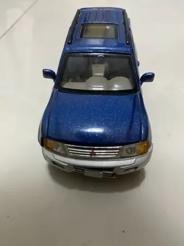 Carro de metal Mitsubishi para colecionador escala 1/32