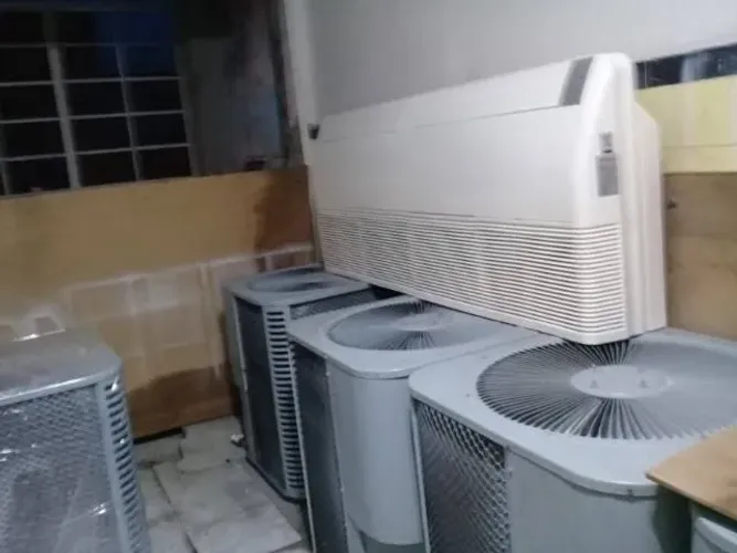 SPLIT PISO TETOS 60MIL BTUS