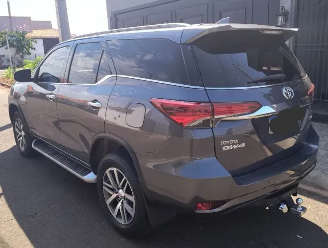 Toyota Hilux SW4 SRX 4X4 2.8 TDI 16V Dies. Aut. 2019