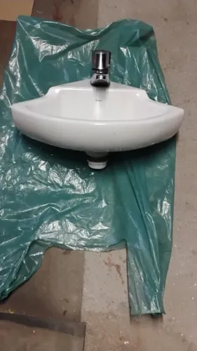 Cuba de banheiro em cerâmica