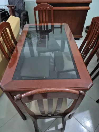 Mesa com 4 cadeiras