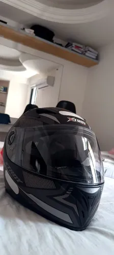 Capacete semi-novo 
