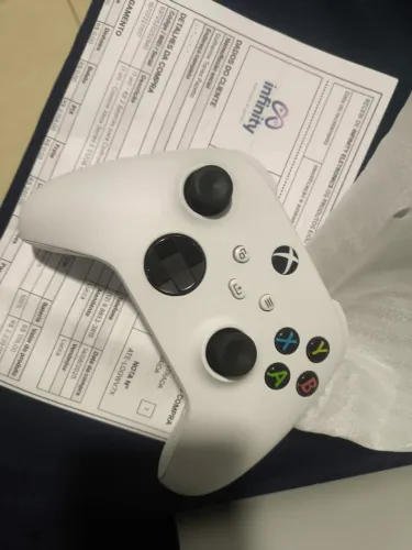 Vendo Xbox Série S, com 1 controle, carregador e caixa.
