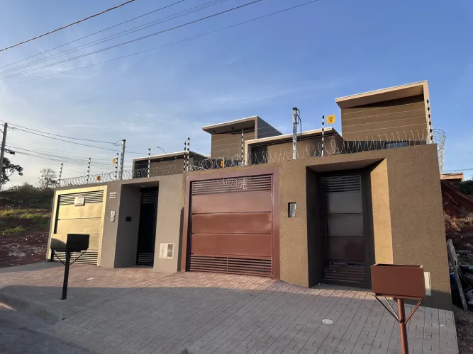 Casa nova 3/4 com 2 suítes e 1 banheiro social