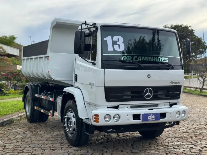 CAMINHÃO MB ATRON 1719 2013 CAÇAMBA TOCO EXTRA BAIXO KM