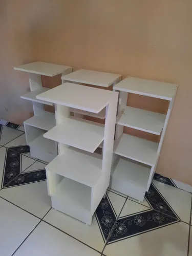 Criado mudo/mesa de cabeceira 