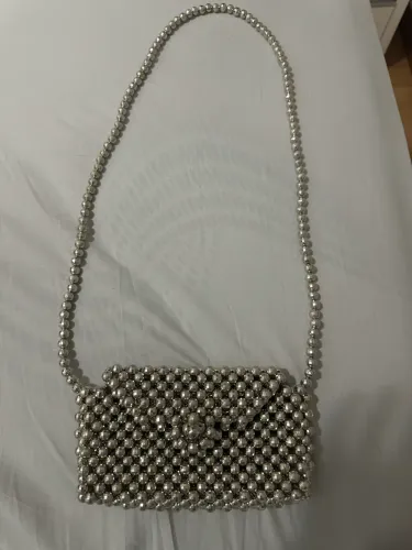 Bolsa prata de miçangas 