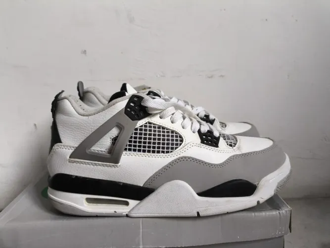 Tênis Nike Air Jordan 4 Branco