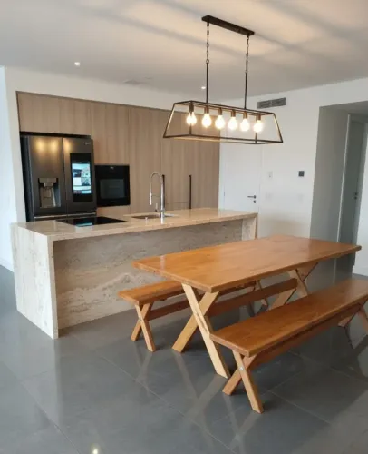 CONJUNTO DE MESA IMBUIA ( 2 METROS + 2 BANCOS )