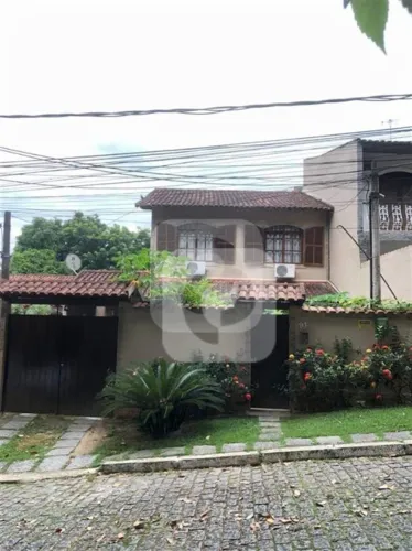 Patrimóvel vende excelente casa duplex de 318m² na Freguesia conforto, lazer e segurança