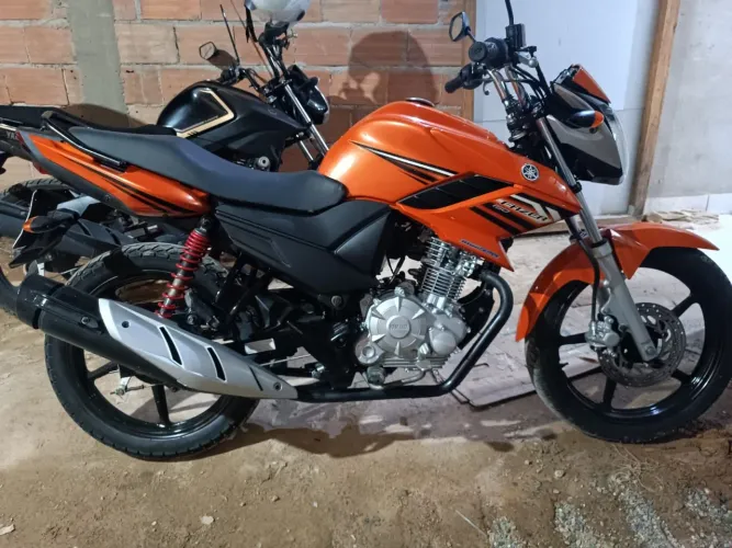 Vendo fazer 150 ano 2014 89km rodado 