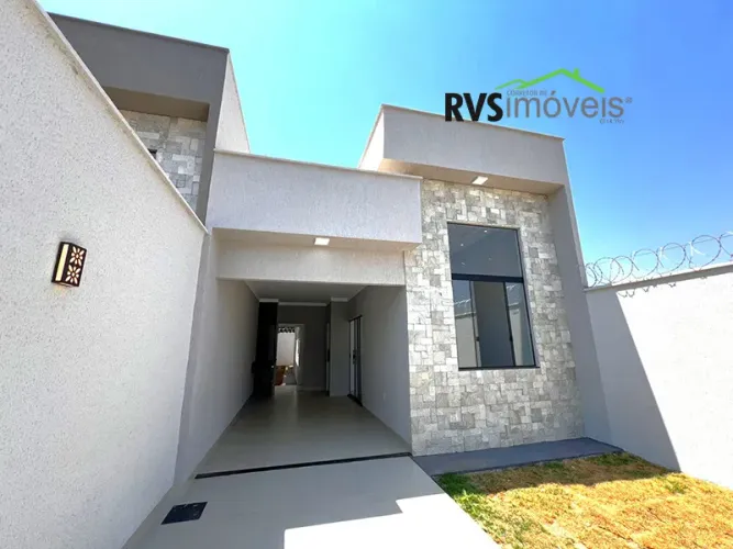 Casa na Vila Maria - Aparecida de Goiânia - GO. 3 quartos. Amplo espaço. Perto Vila Alzira