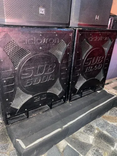 Par de Sub Grave Ciclotron 600A 