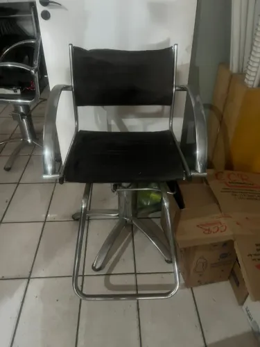 Cadeira de cabeleireiro com design moderno