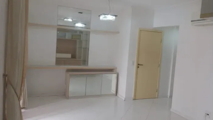 Alugo Apartamento no Condomínio Mundi Resort