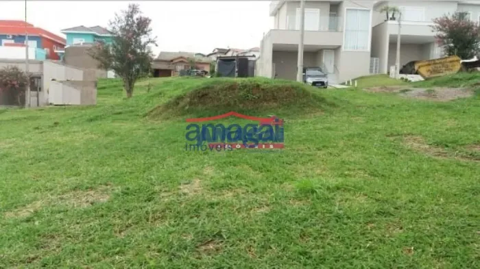 Terreno de 270m² no Condomínio Golden Park em Jacareí SP.
