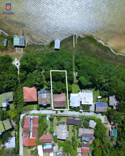 Casa a venda localizada no Bairro Alto Arroio, á beira da lagoa de Ibiraquera