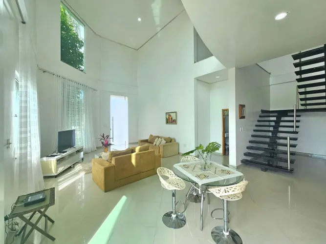 Vendo Casa Duplex no Condomínio Mediterrâneo/ 503 m²/ 3 Suítes/ Aceita Financiamento Bancá