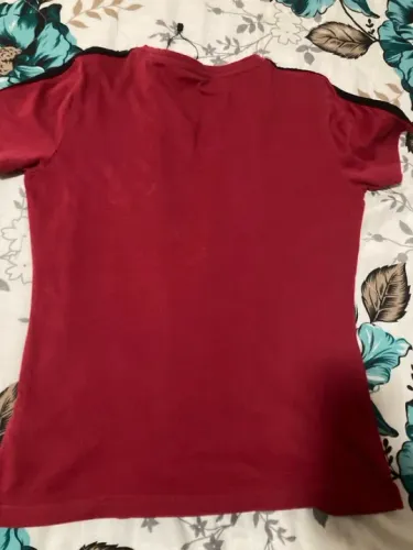 Camiseta vermelha do Flamengo Feminina com detalhes em preto
