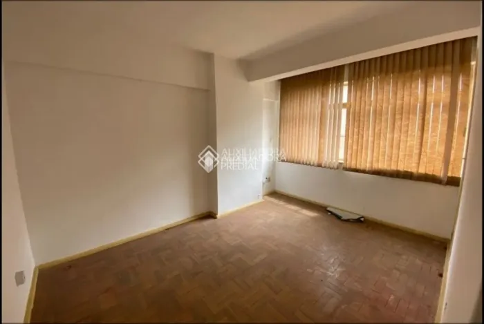 25 m² de área total sendo 40 m² de área privativa Sala com lavabo, piso cerâmico/parquet,