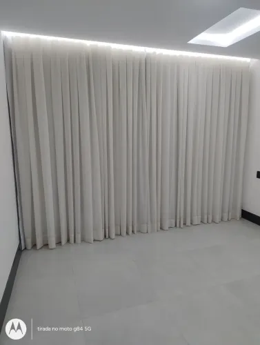 Cortinas e persianas pisos laminado e papel de parede 