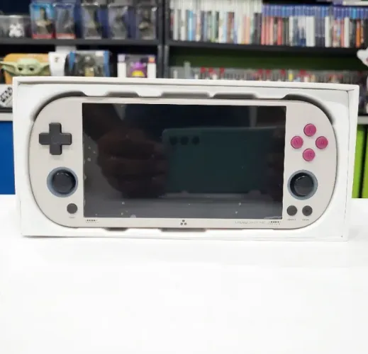 Trimui Smart Pro Branco- Retrô Gamer Portátil - 5000 Jogos - Cartão 128GB