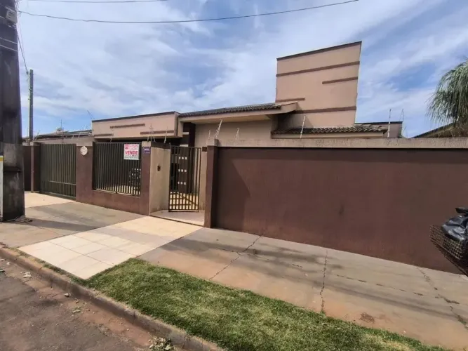 Venda de Casas / Padrão na cidade de ARAPONGAS