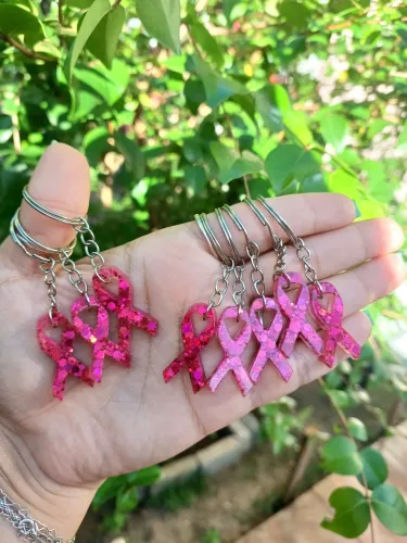 Kit 10 Chaveiros de Resina Laço Outubro Rosa - Lembrancinhas