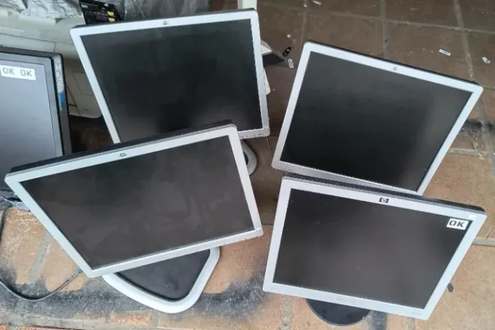 Monitor Hp 17" Polegadas Ligando 