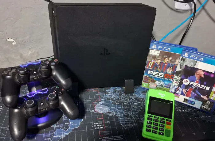 Playstation 4 (PS4) 1TB + 2 Controles + Jogos